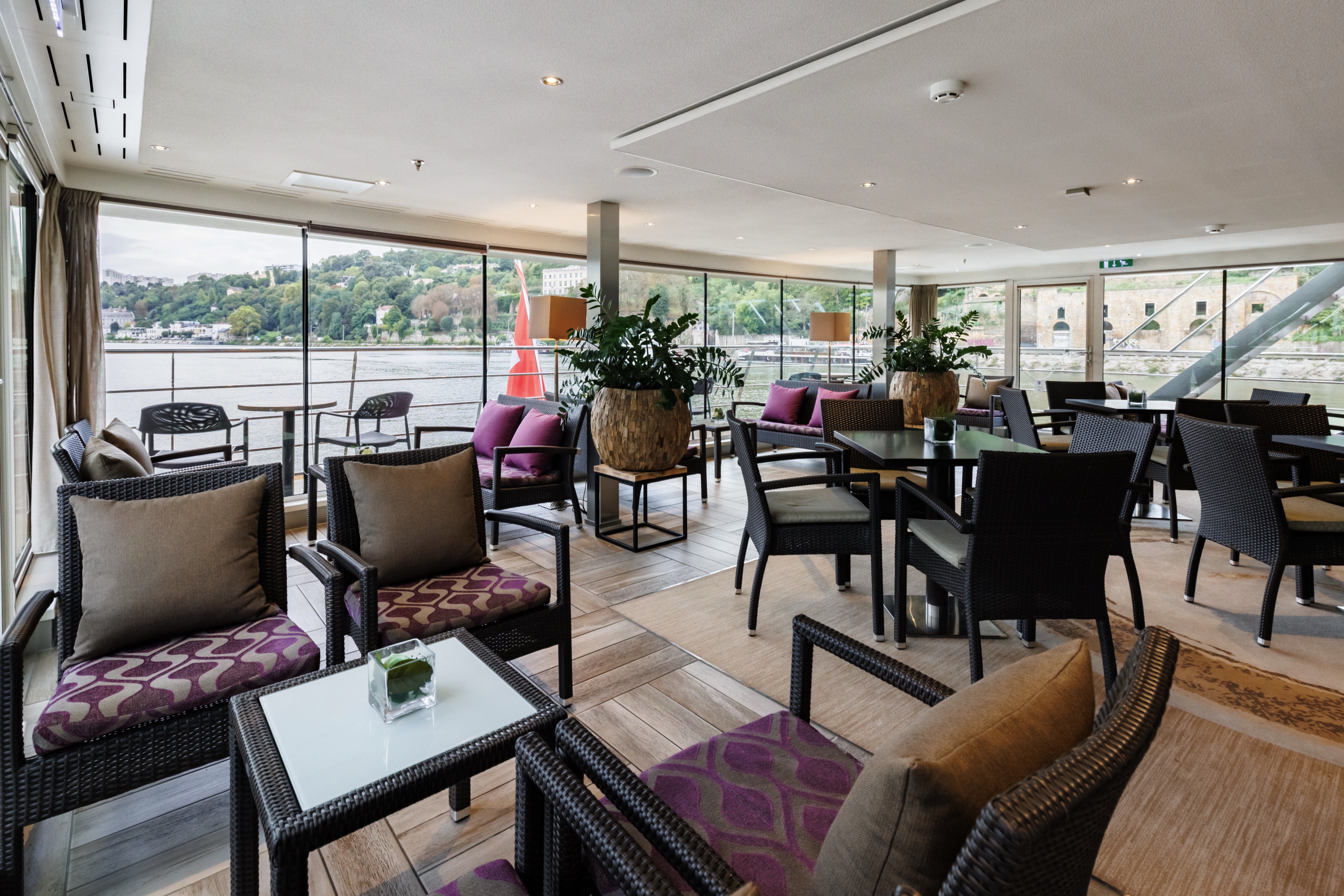 ©Avalon Waterways Avalon Poetry Ii Club Lounge 1